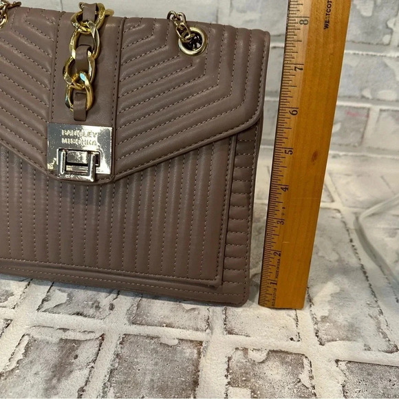 Badgley Mischka Quilted Crossbody Shoulder Gold Chain Buckle Taupe Bag - Picture 10 of 16